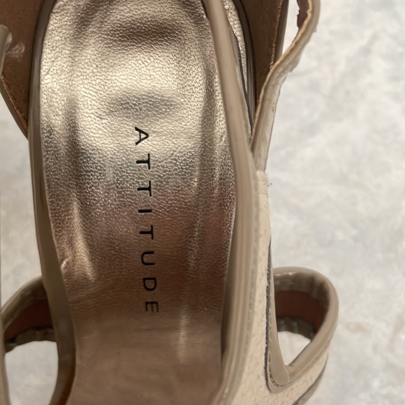 Beige 3 inch heels with cross straps - Picture 2 of 7